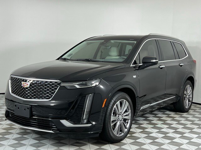 2025 Cadillac XT6 Premium Luxury photo 3