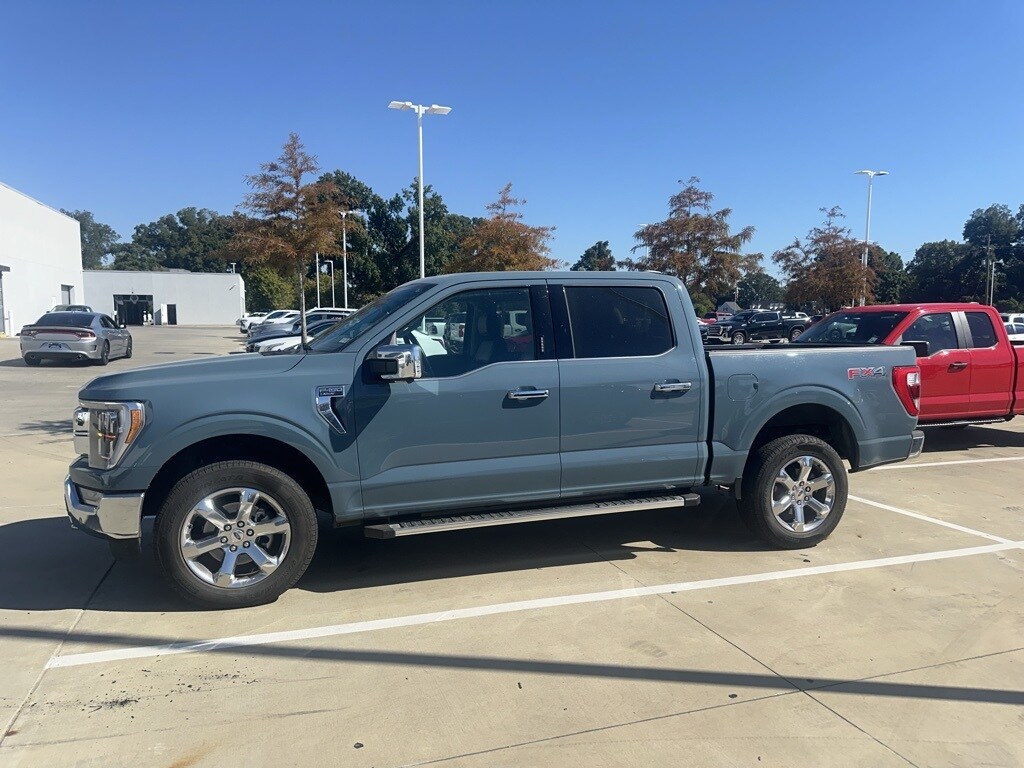 2023 Ford F-150 Lariat photo 2
