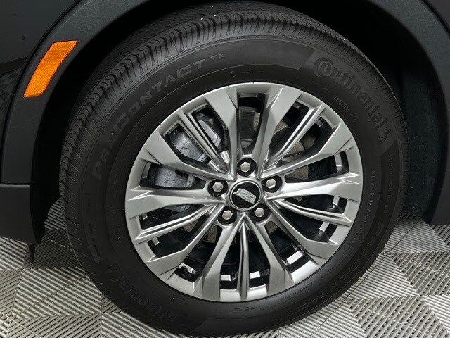 2024 Cadillac XT4 Premium Luxury photo 3