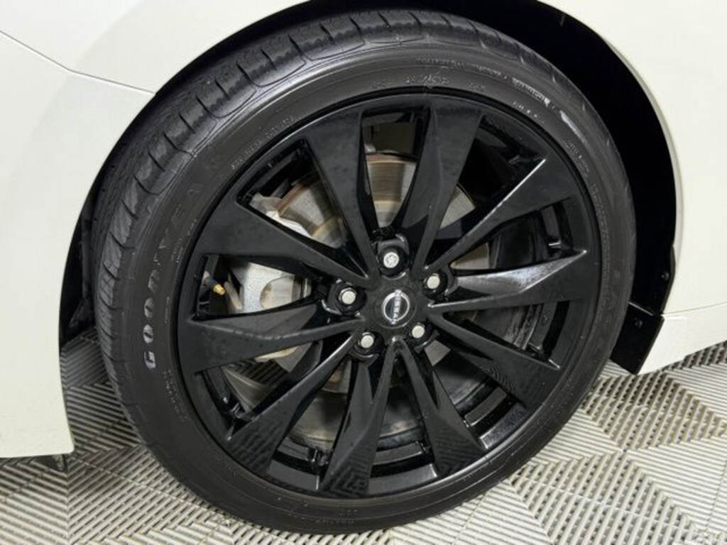 Used 2023 Nissan Maxima SR Sedan
