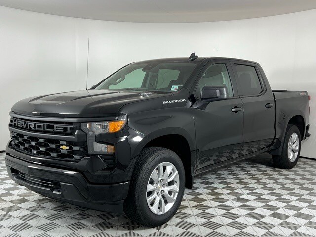 2025 Chevrolet Silverado 1500 Custom photo 3