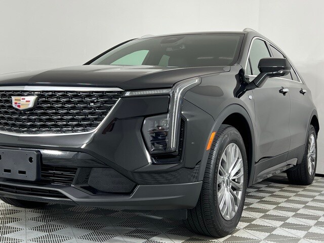 2025 Cadillac XT4 Premium Luxury photo 4