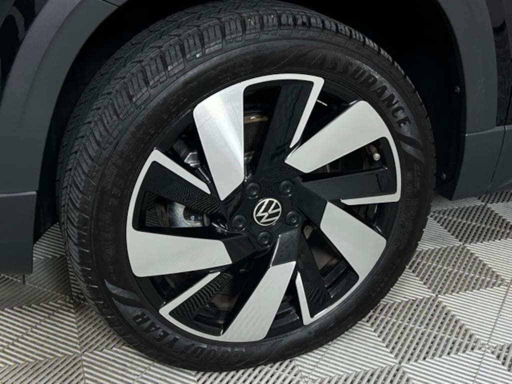 Used 2024 Volkswagen Taos 1.5T SEL SUV