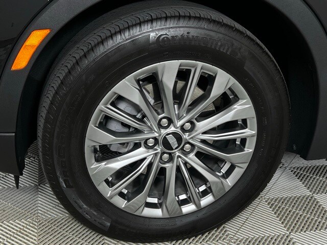 2025 Cadillac XT4 Premium Luxury photo 3