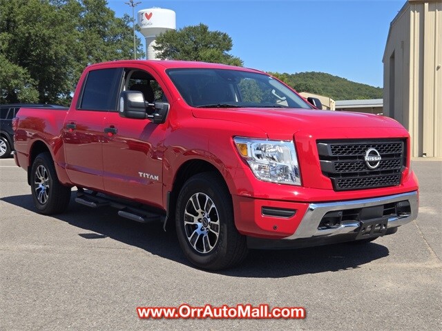2024 Nissan Titan Crew Cab SV photo 3