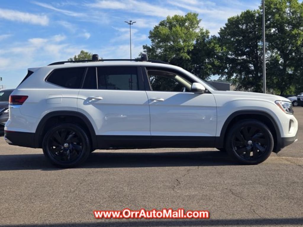 Used 2024 Volkswagen Atlas 2.0T SE w/Technology SUV