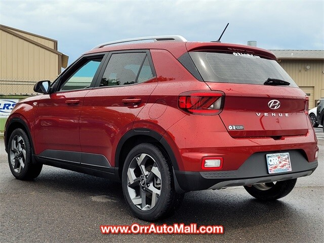 2024 Hyundai Venue SEL photo 2