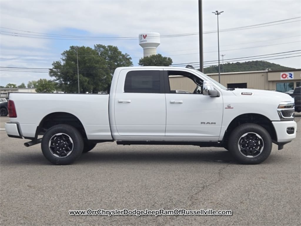 New 2025 Ram 3500 LARAMIE CREW CAB 4X4 6'4 BOX Pickup