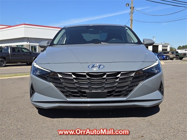 2023 Hyundai Elantra SEL photo 2