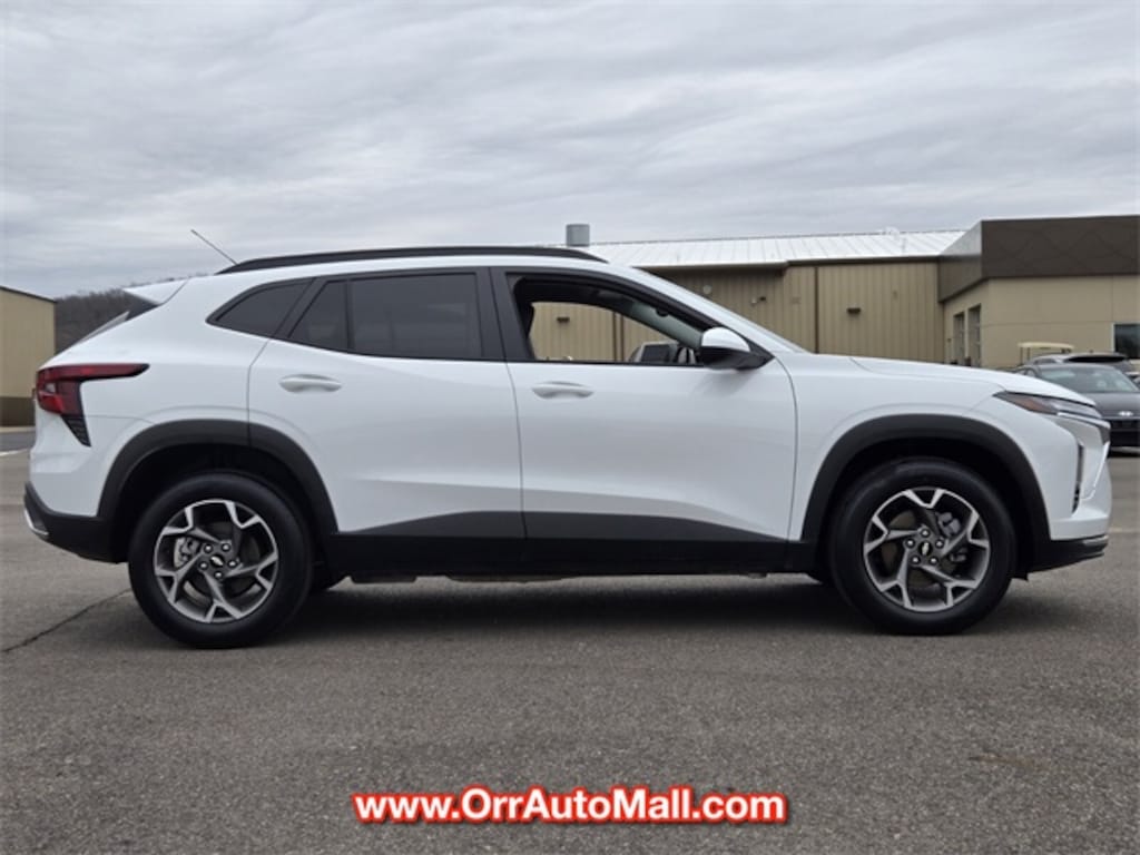 Used 2025 Chevrolet Trax LT SUV