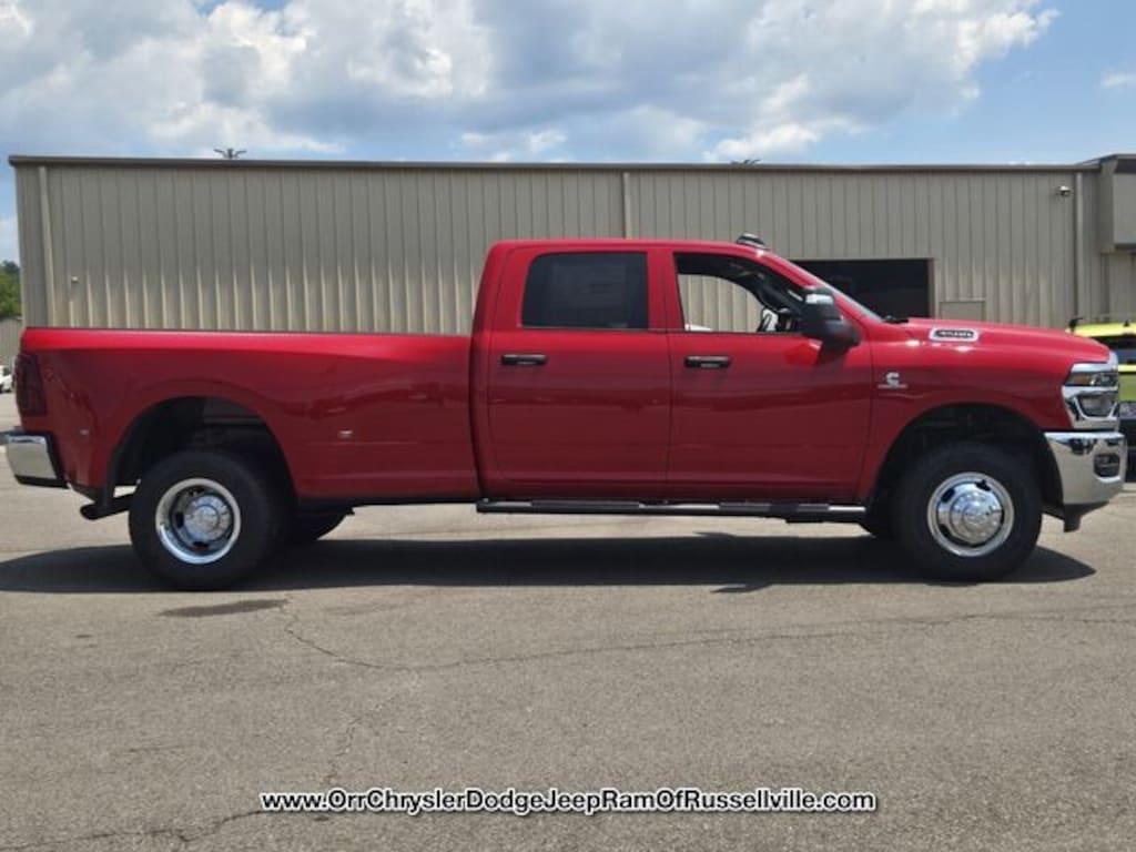 New 2026 Ram 3500 TRADESMAN CREW CAB 4X4 8' BOX Pickup