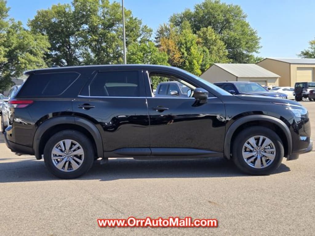 Used 2025 Nissan Pathfinder S SUV