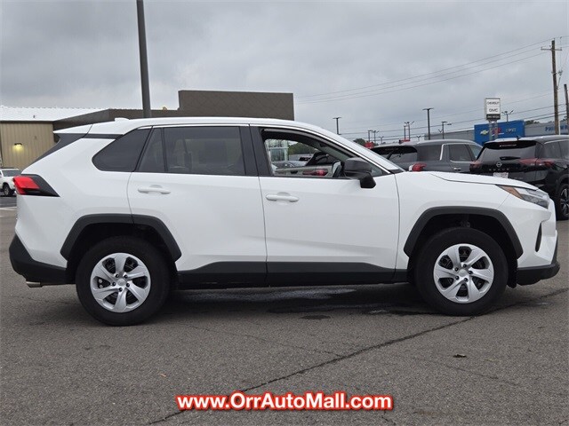 2024 Toyota RAV4 LE photo 4