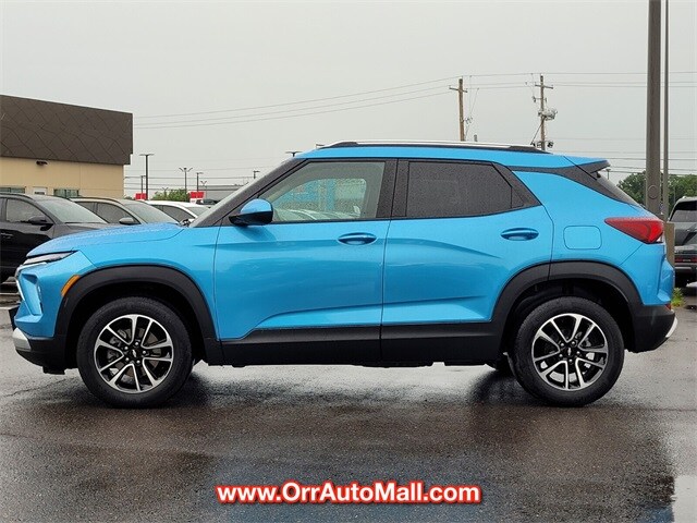 2025 Chevrolet Trailblazer LT photo 2
