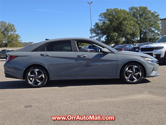 2023 Hyundai Elantra SEL photo 4