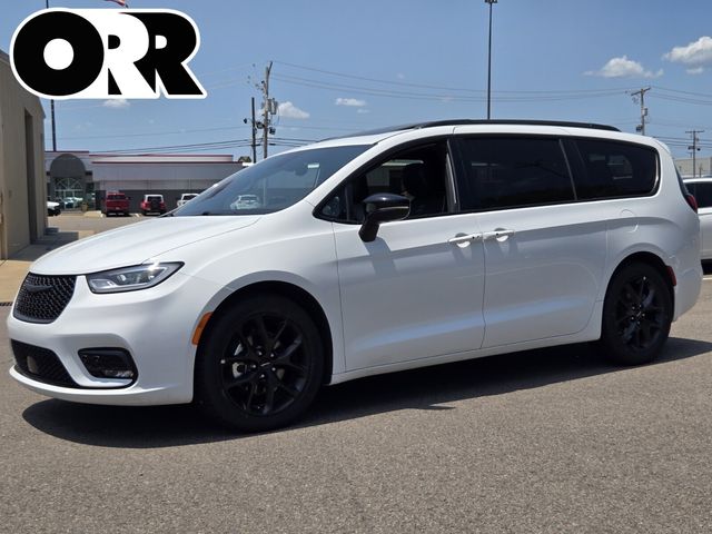 2025 Chrysler Pacifica Minivan/Van 
