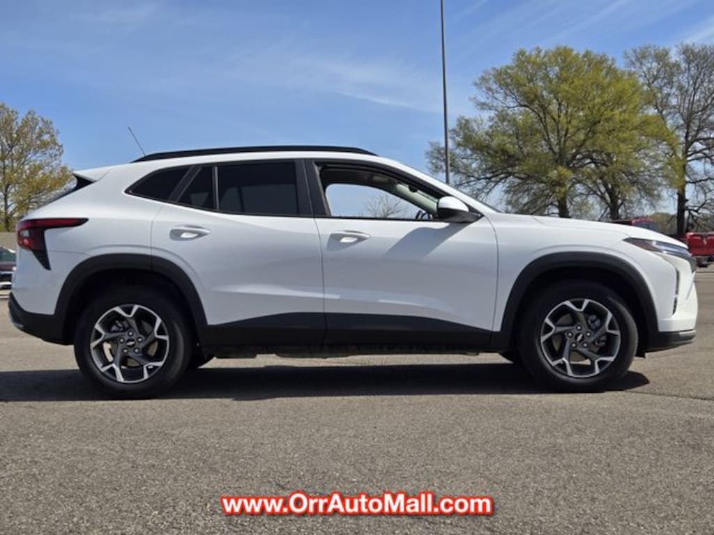 Used 2025 Chevrolet Trax LT SUV