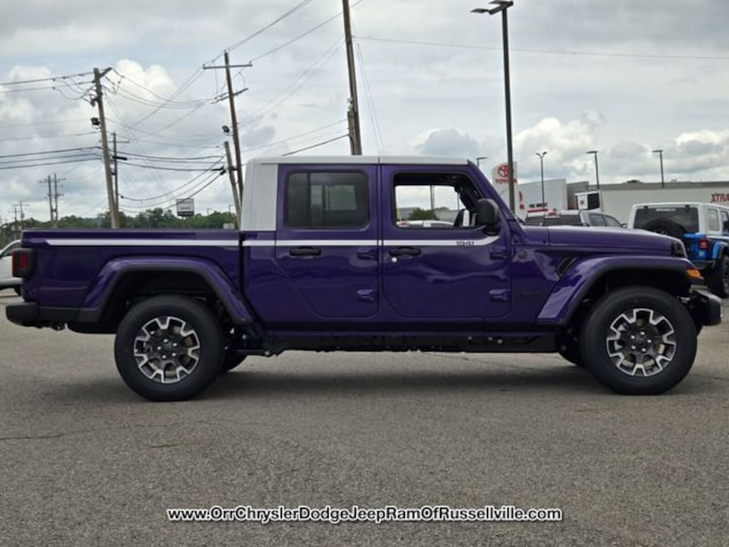 New 2026 Jeep Gladiator SAHARA 4X4 Pickup