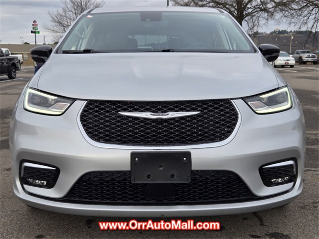 Used 2024 Chrysler Pacifica Touring L Minivan/Van