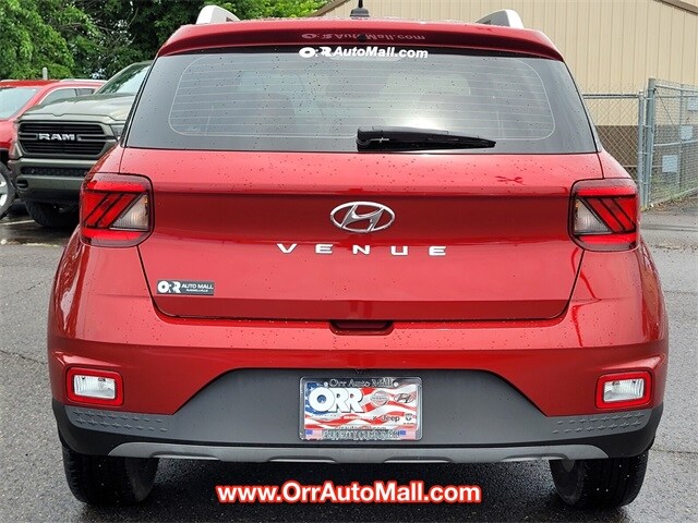 2024 Hyundai Venue SEL photo 3