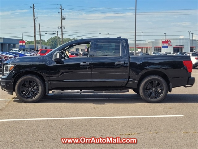 2024 Nissan Titan Crew Cab SV photo 2