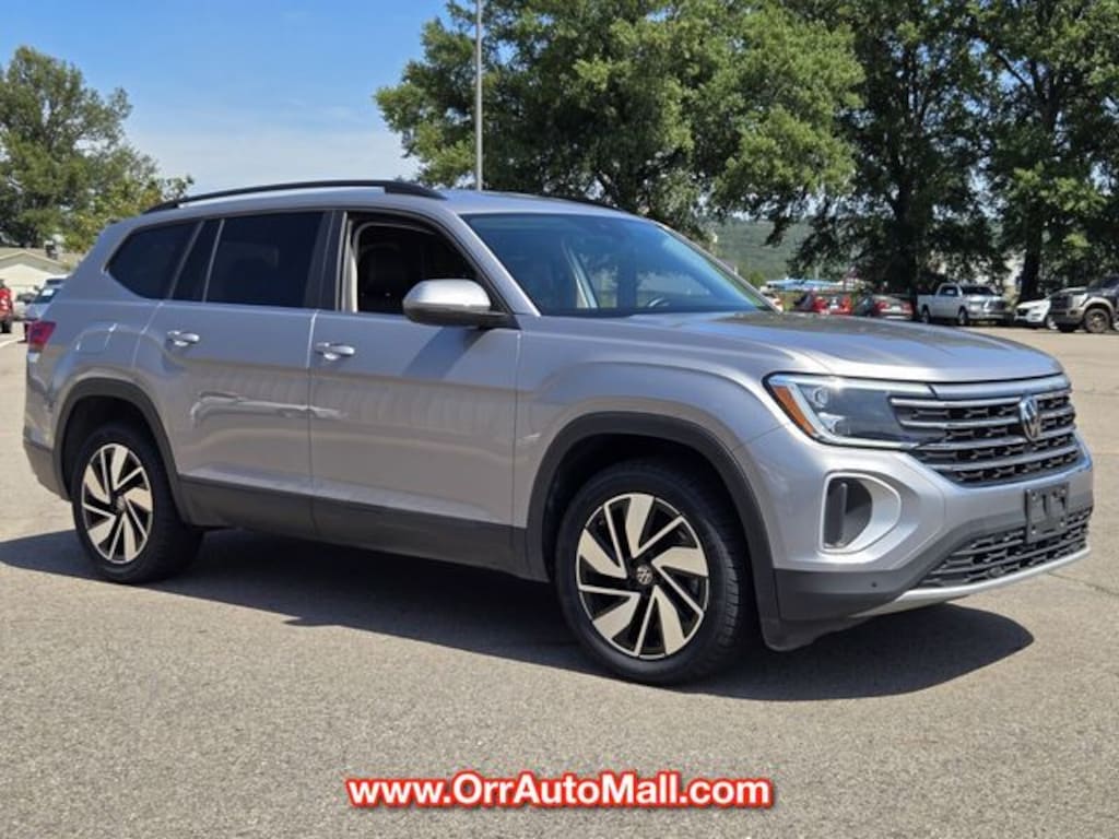 Used 2025 Volkswagen Atlas 2.0T SE w/Technology SUV