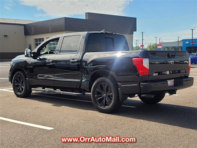 2024 Nissan Titan Crew Cab SV photo 3