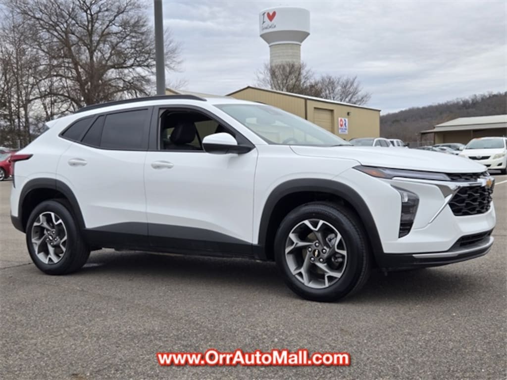 Used 2025 Chevrolet Trax LT SUV