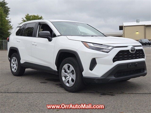 2024 Toyota RAV4 LE photo 3