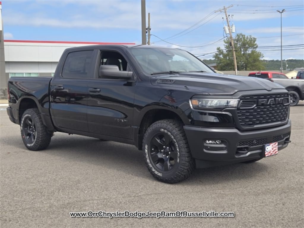 New 2025 Ram 1500 WARLOCK CREW CAB 4X4 5'7 BOX Pickup