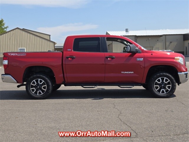 2016 Toyota Tundra CrewMax SR5 photo 4