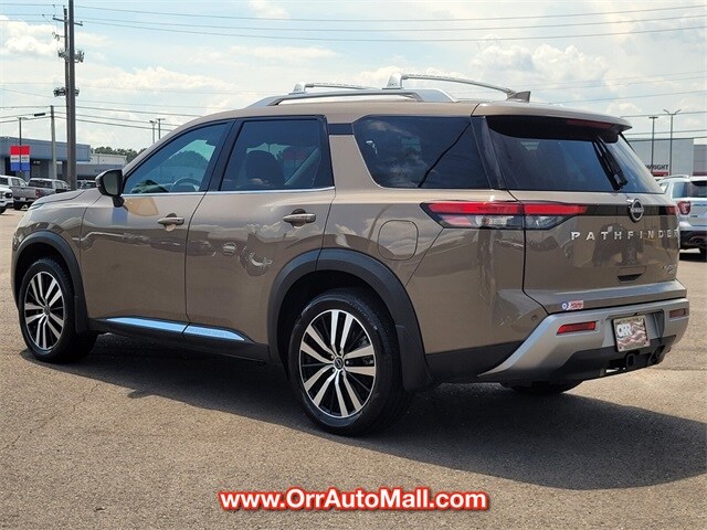 2023 Nissan Pathfinder Platinum photo 3