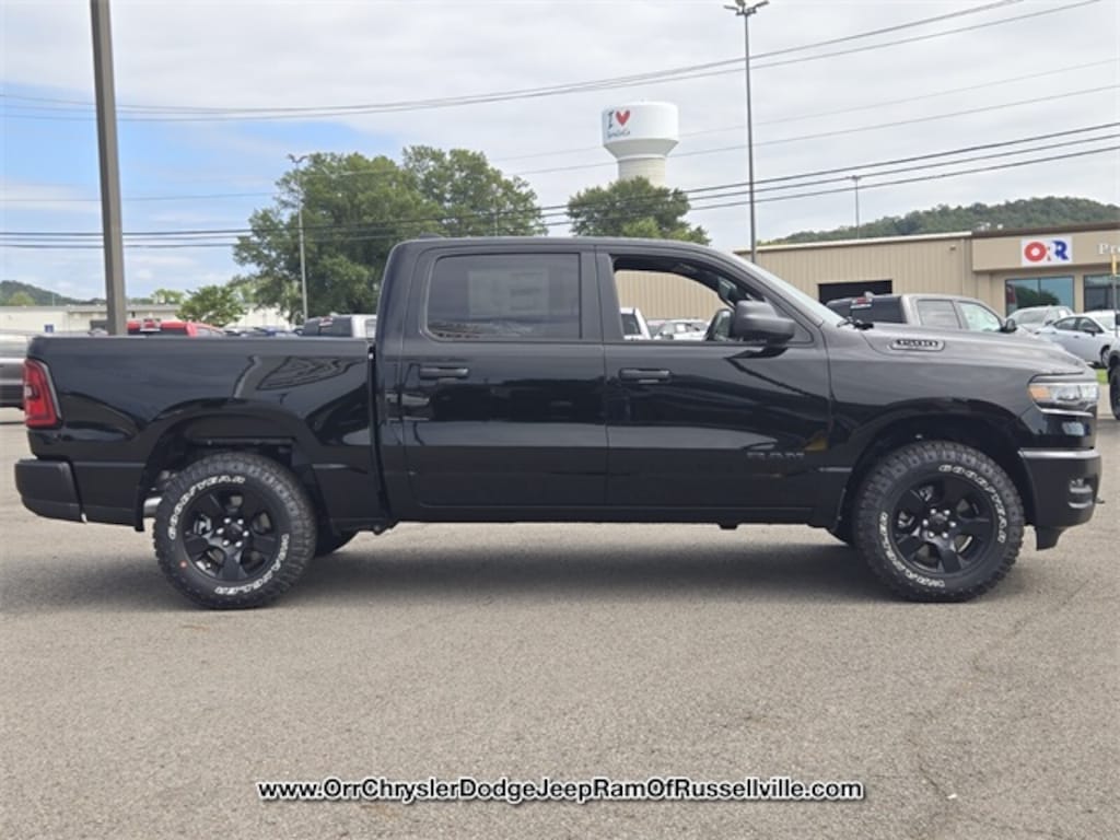 New 2025 Ram 1500 WARLOCK CREW CAB 4X4 5'7 BOX Pickup