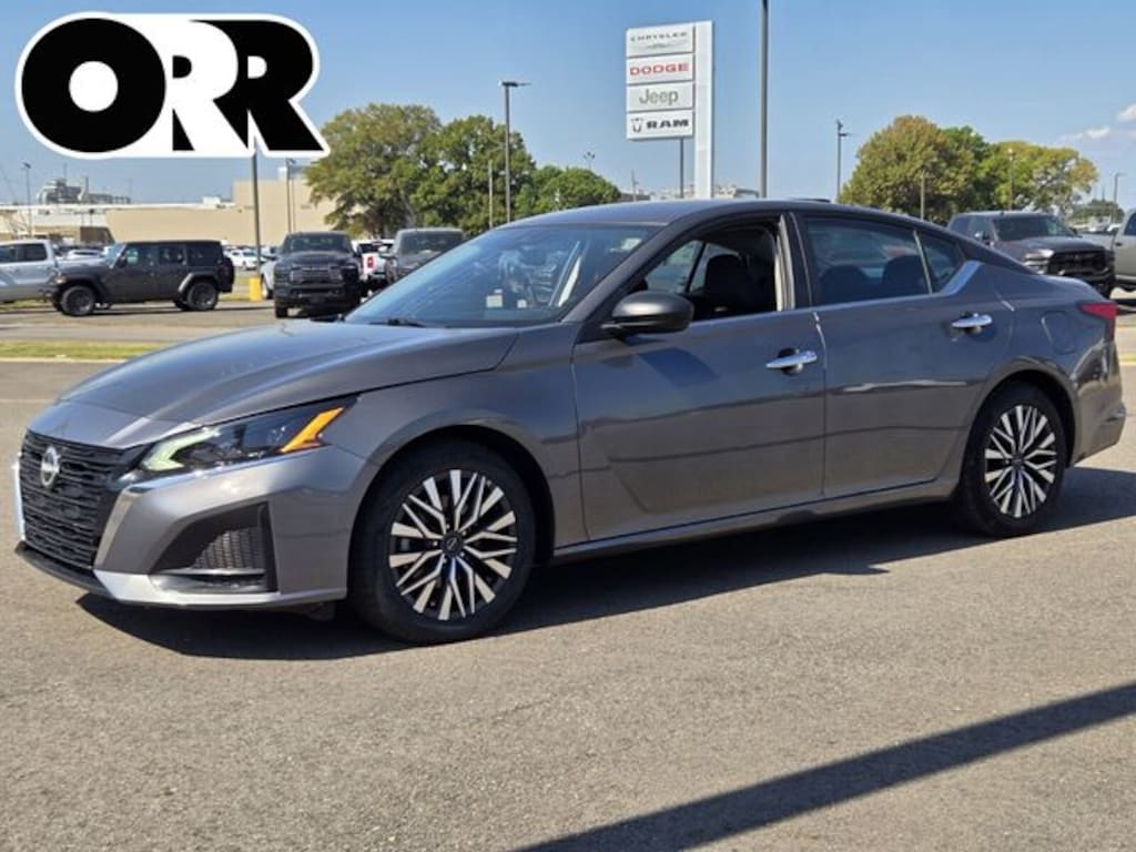 Used 2025 Nissan Altima 2.5 SV Sedan