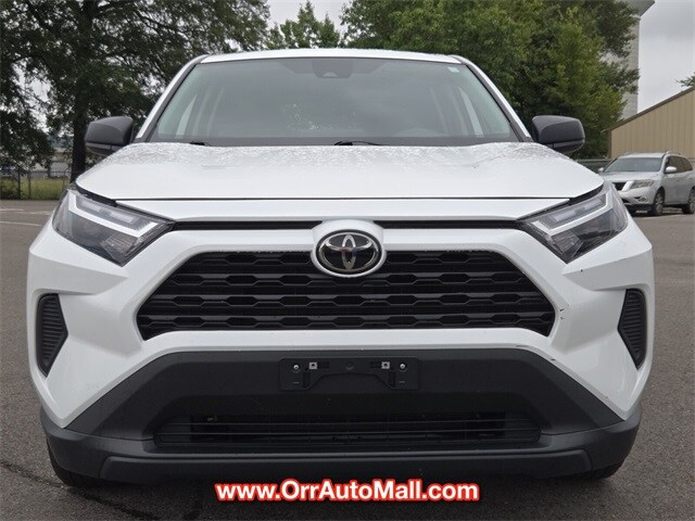 2024 Toyota RAV4 LE photo 2