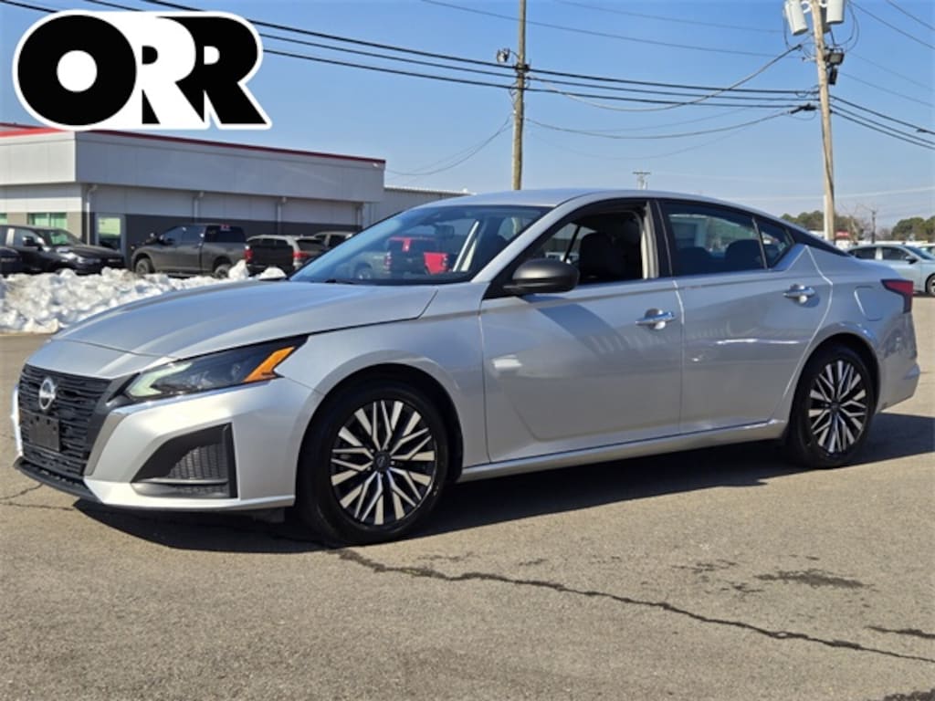 Used 2024 Nissan Altima 2.5 SV Sedan