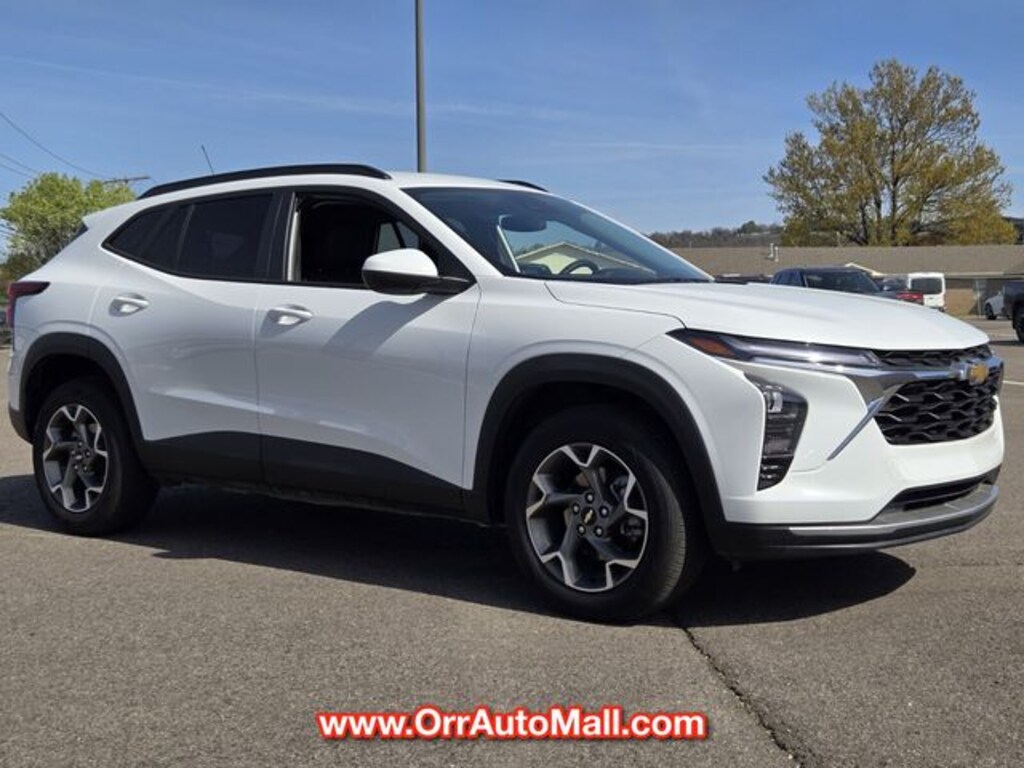 Used 2025 Chevrolet Trax LT SUV