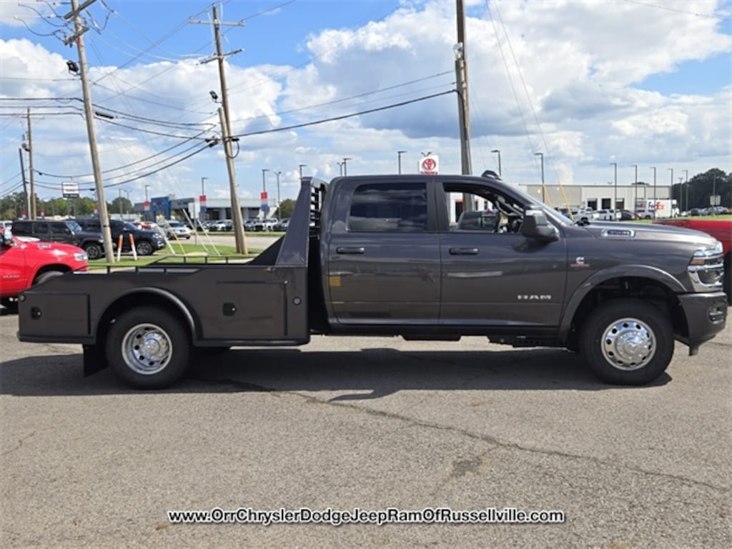 New 2025 Ram 3500 Chassis Cab 3500 BIG HORN CREW CAB CHASSIS 4X4 60' CA Pickup