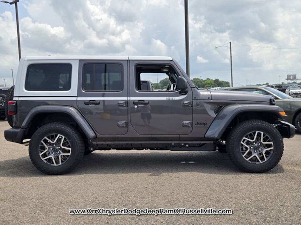 New 2026 Jeep Wrangler 4-DOOR SAHARA Sport Utility