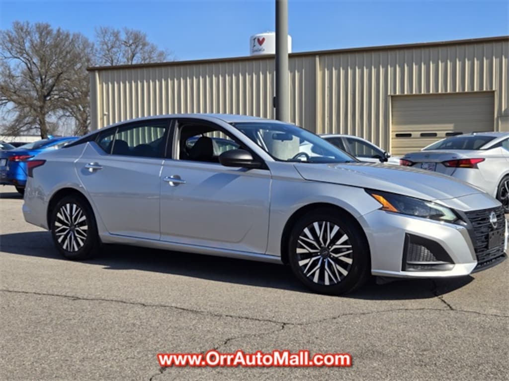 Used 2024 Nissan Altima 2.5 SV Sedan