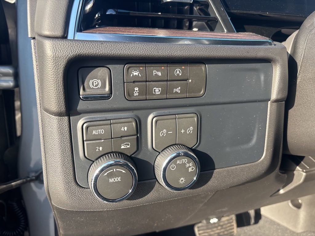 2026 Chevrolet Suburban LS - Photo 9