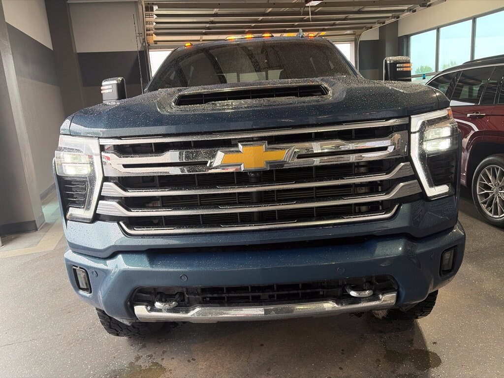 Used 2025 Chevrolet Silverado 2500 HD High Country Truck Crew Cab