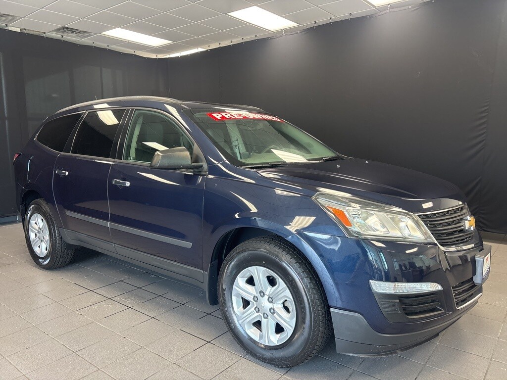 2016 Chevrolet Traverse LS photo 2