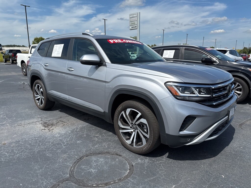 2023 Volkswagen Atlas SEL photo 3