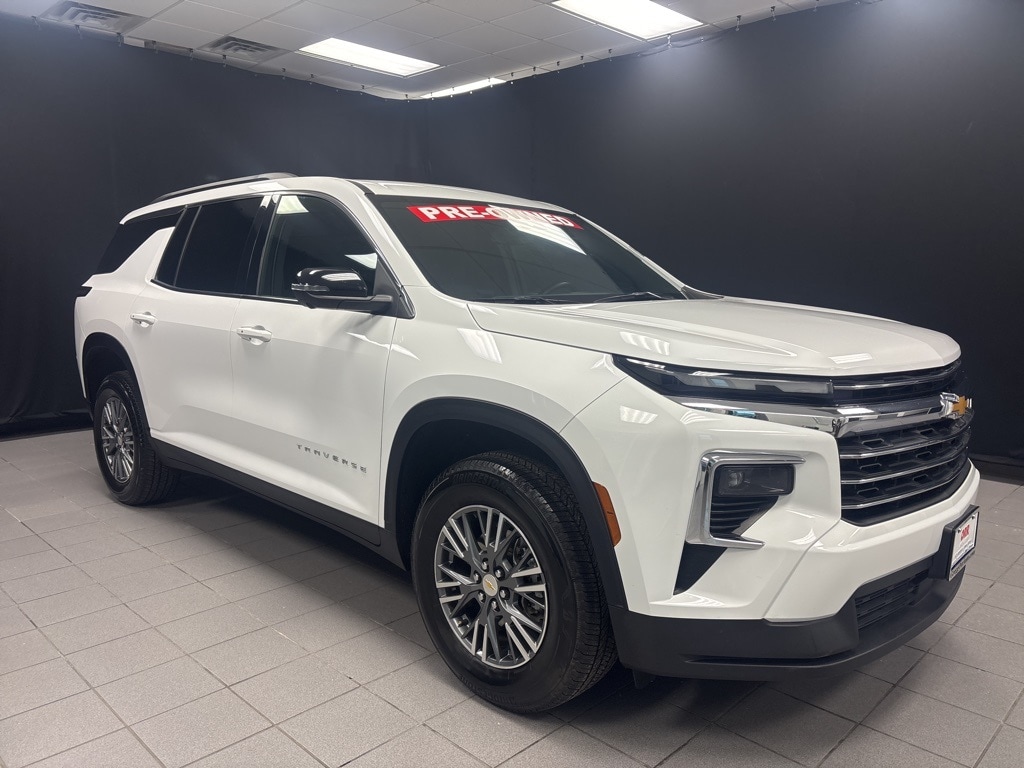 2024 Chevrolet Traverse 2LT's photo