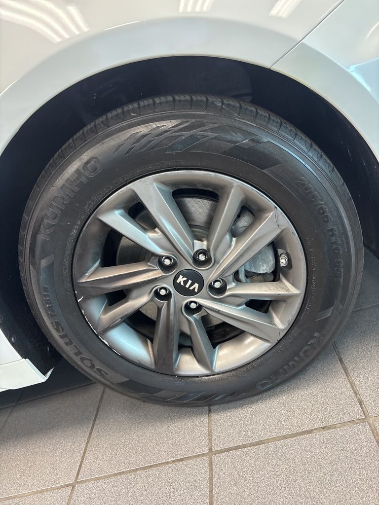 2020 Kia Optima LX - Photo 9