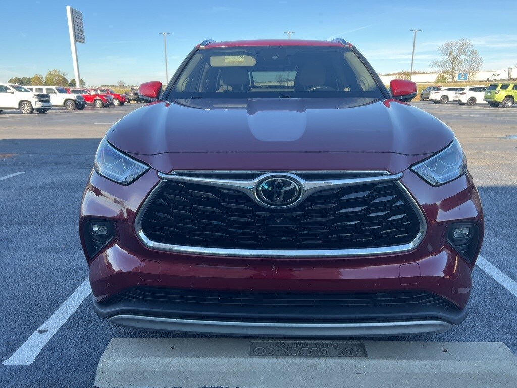 2020 Toyota Highlander Platinum photo 2