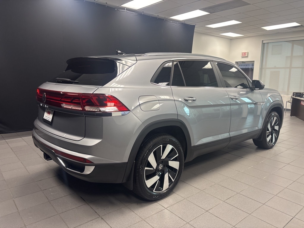 Used 2024 Volkswagen Atlas Cross Sport 2.0T SE w/Technology SUV