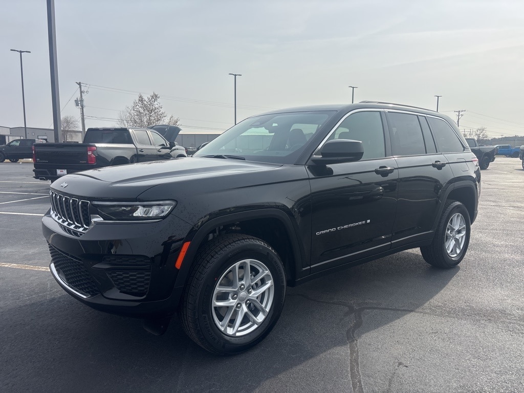 2025 Jeep Grand Cherokee Laredo's photo