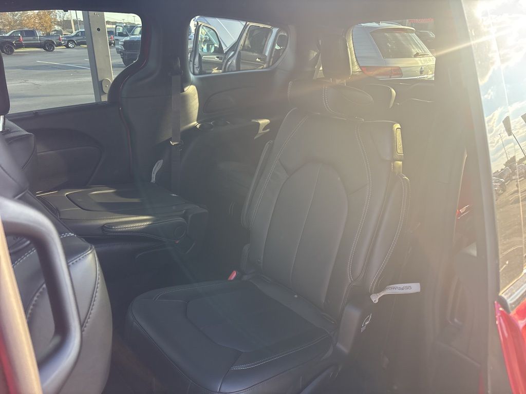 2026 Chrysler Pacifica Select - Photo 27